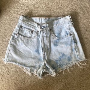Levi’s acid wash shorts size 24